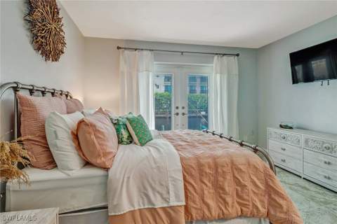 1351 Curlew AVE 104, Naples FL - photo 19 of 35