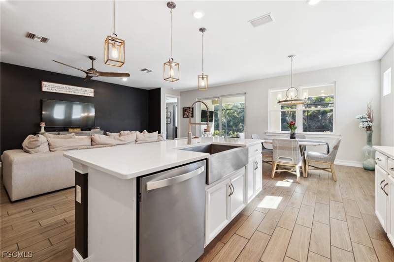 4 bedroom SingleFamilyResidence at 15361 Floresta Ln, Venetian Pointe, Fort Myers — photo 3