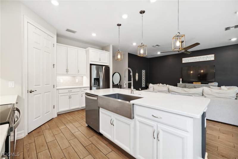 4 bedroom SingleFamilyResidence at 15361 Floresta Ln, Venetian Pointe, Fort Myers — photo 5