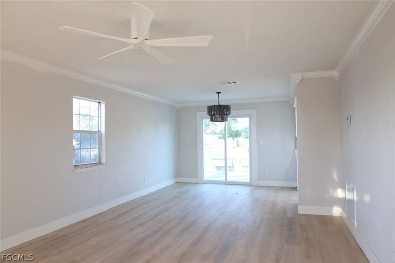 4 bedroom SingleFamilyResidence at 3906 28th St SW, Island Of Happiness, Lehigh Acres — photo 4