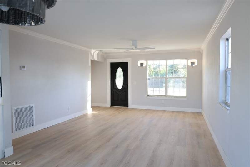 4 bedroom SingleFamilyResidence at 3906 28th St SW, Island Of Happiness, Lehigh Acres — photo 5