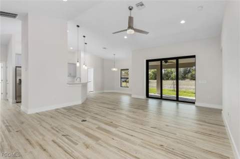 346 SW 28th Pl, Cape Coral FL - photo 10 of 23