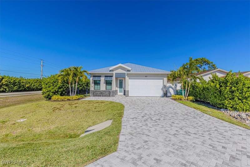 4 bedroom SingleFamilyResidence at 803 92nd Ave N, Naples Park, Naples — photo 2