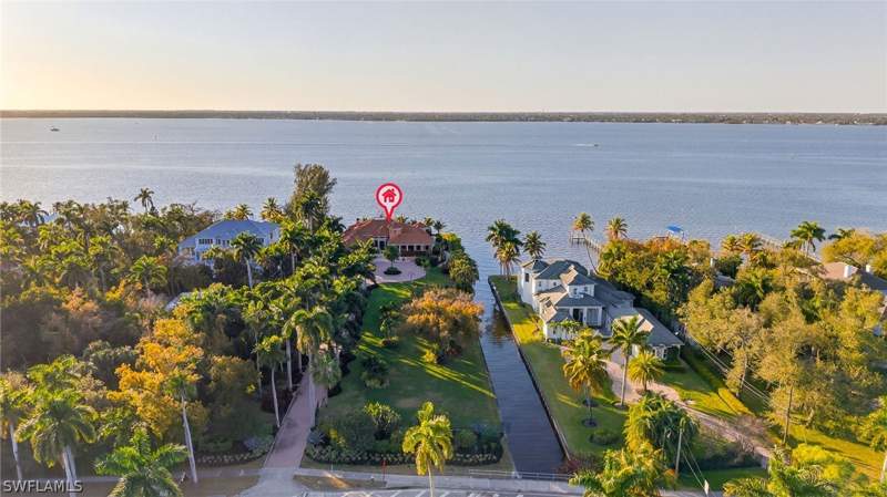 4 bedroom SingleFamilyResidence at 2600 McGregor Blvd, Fort Myers, Fort Myers — photo 2