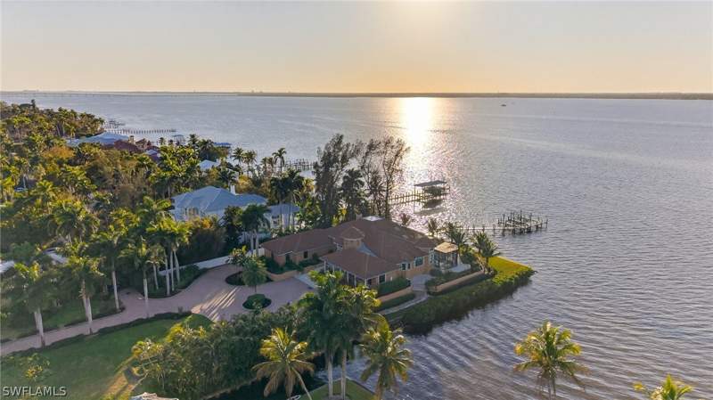4 bedroom SingleFamilyResidence at 2600 McGregor Blvd, Fort Myers, Fort Myers — photo 3