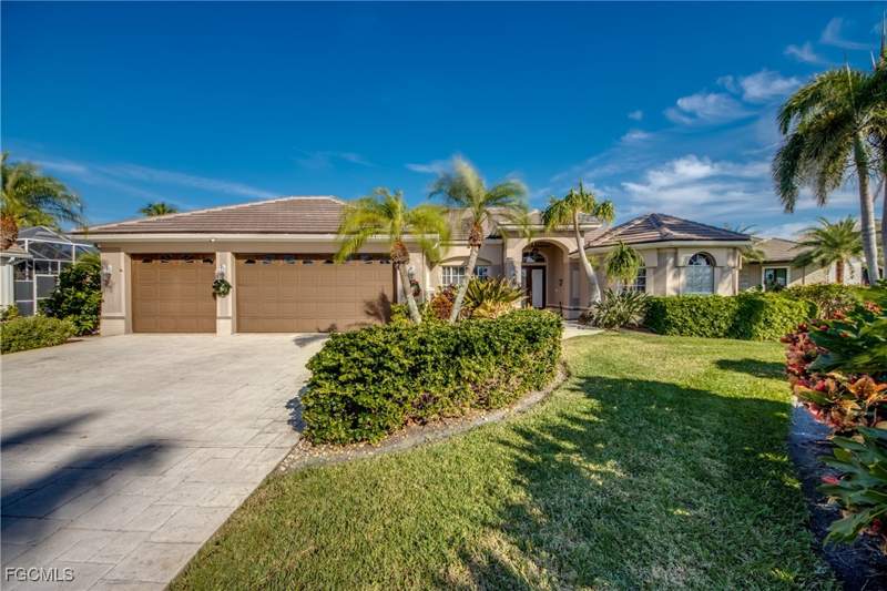 3 bedroom SingleFamilyResidence at 5605 Merlyn Ln, Cape Harbour, Cape Coral — photo 2