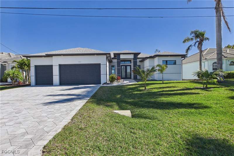 3 bedroom SingleFamilyResidence at 3121 SW 26th Pl, Cape Coral, Cape Coral — photo 3