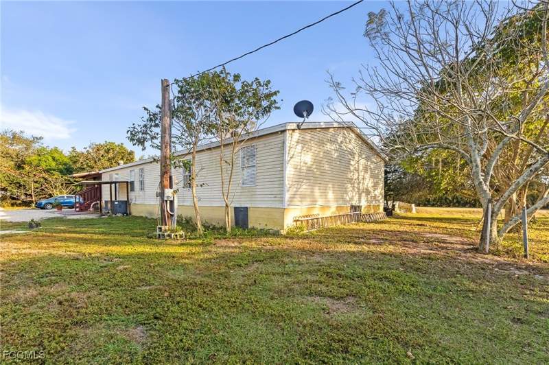 3 bedroom ManufacturedHome at 17441 Kentara Way, Willow Brook Farms, Fort Myers — photo 3