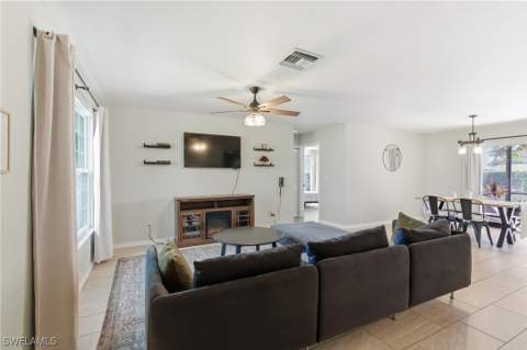 428 SW 33rd Ter, Cape Coral FL - photo 9 of 37
