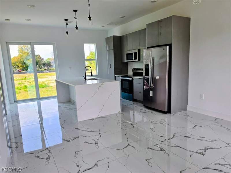 3 bedroom SingleFamilyResidence at 402 Harrison Dr, Lehigh Acres, Lehigh Acres — photo 3