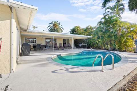 818 Monticello Ct, Cape Coral FL - photo 7 of 50