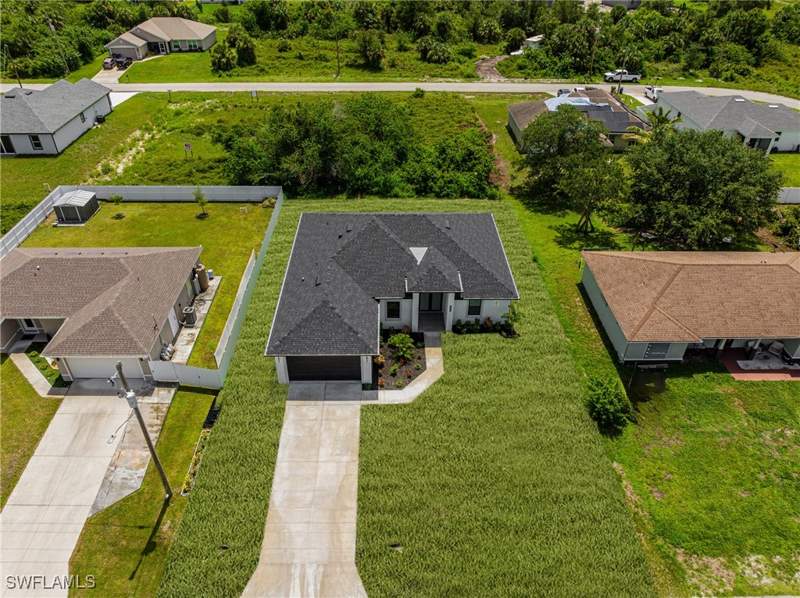 3 bedroom SingleFamilyResidence at 529 Kilgour Ave, Mirror Lakes, Lehigh Acres — photo 2