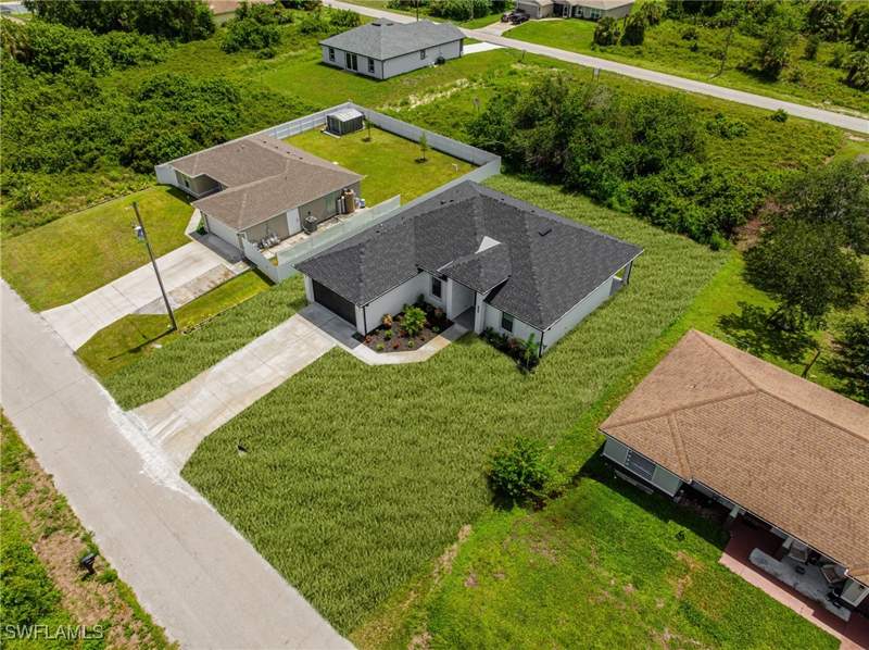 3 bedroom SingleFamilyResidence at 529 Kilgour Ave, Mirror Lakes, Lehigh Acres — photo 3