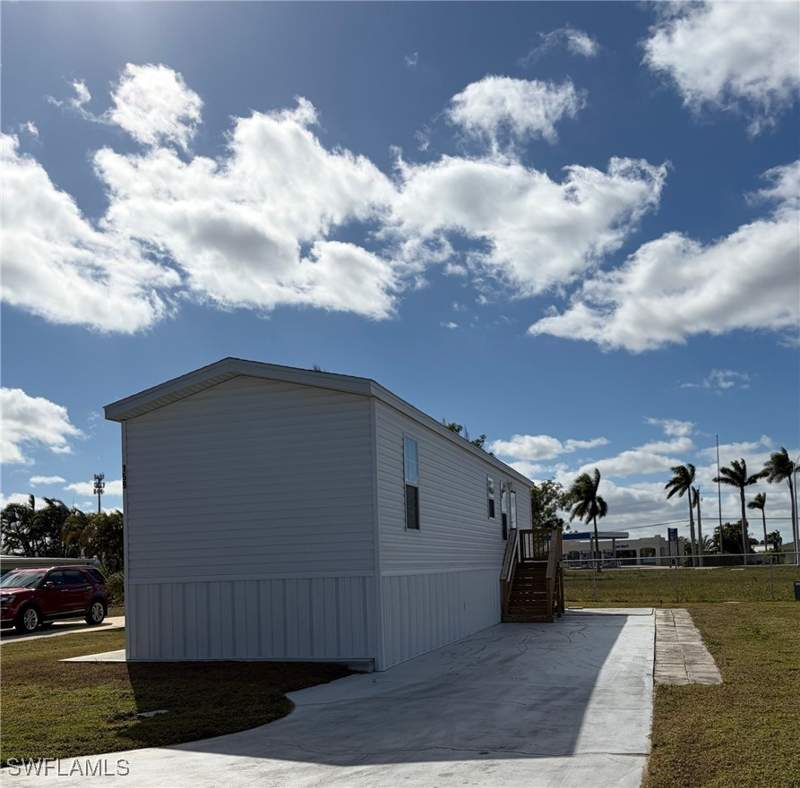 2 bedroom ManufacturedHome at 159 Adrienne Dr, Thunderbird Mobile Homes, Fort Myers — photo 2
