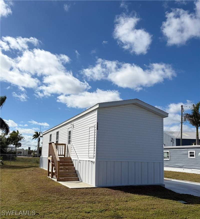 2 bedroom ManufacturedHome at 159 Adrienne Dr, Thunderbird Mobile Homes, Fort Myers — photo 3