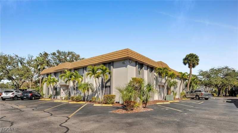 1 bedroom Condominium at 1830 Maravilla Ave 709, Green Tee Village, Fort Myers — photo 1