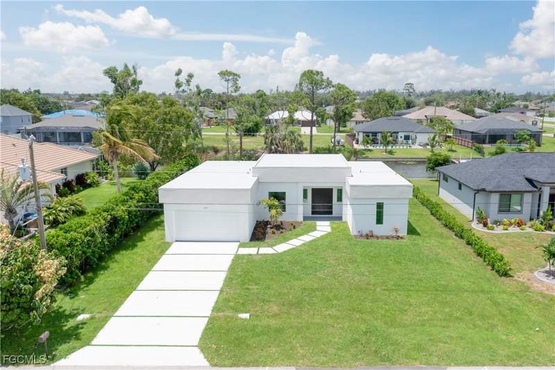 3 bedroom SingleFamilyResidence at 1014 SW 8th Pl, Cape Coral, Cape Coral — photo 2