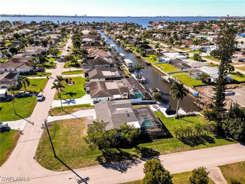 5302 Cortez Ct, Cape Coral FL - photo 7 of 37