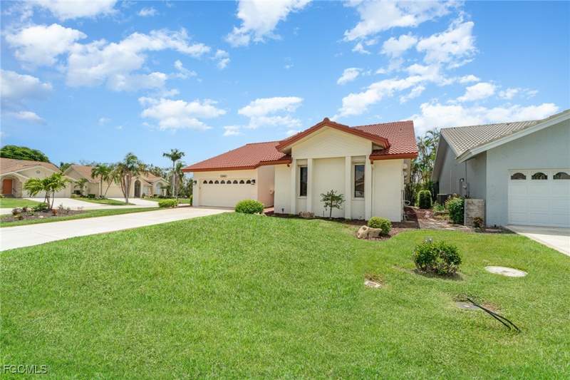 3 bedroom SingleFamilyResidence at 12601 Kelly Palm Dr, Kelly Greens, Fort Myers — photo 2