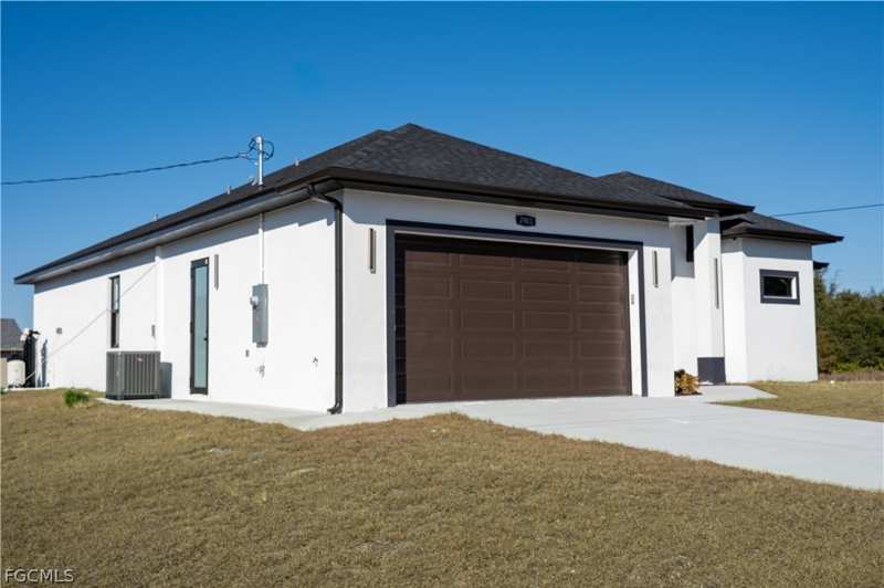 4 bedroom SingleFamilyResidence at 2903 E 17th St, Lehigh Acres, Lehigh Acres — photo 1