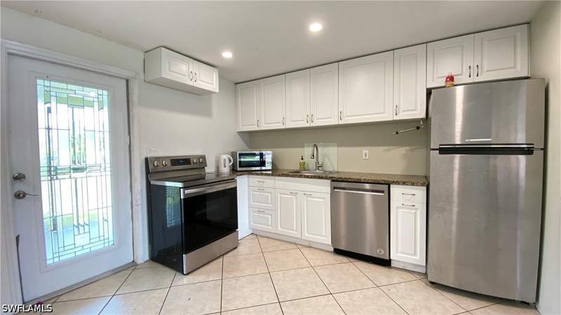 2 bedroom SingleFamilyResidence at 814 109th Ave N, Naples Park, Naples — photo 5