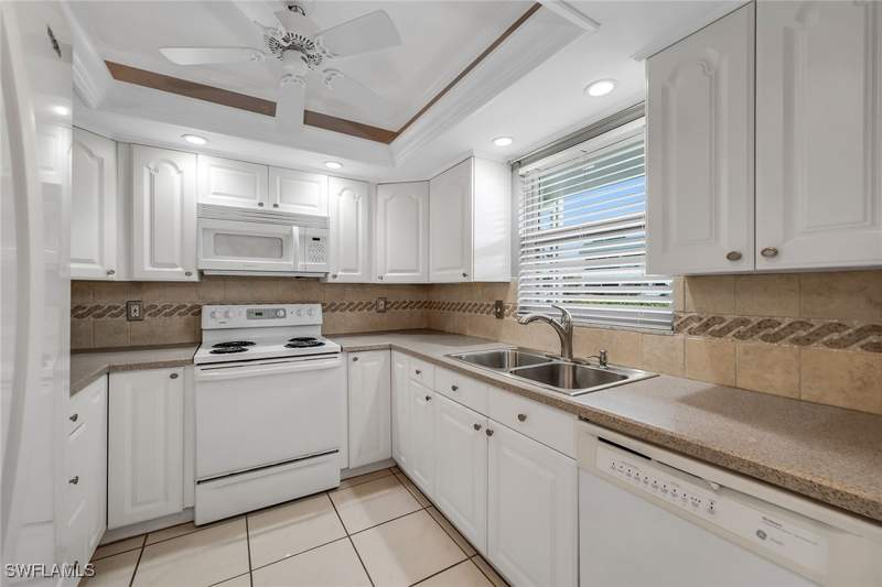 2 bedroom Condominium at 200 Valley Stream Dr 3B, Valley Stream Court, Naples — photo 3