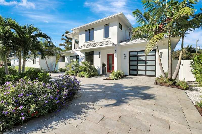 5 bedroom SingleFamilyResidence at 739 5th Ave N, Olde Naples, Naples — photo 1