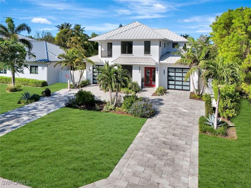 5 bedroom SingleFamilyResidence at 739 5th Ave N, Olde Naples, Naples — photo 5