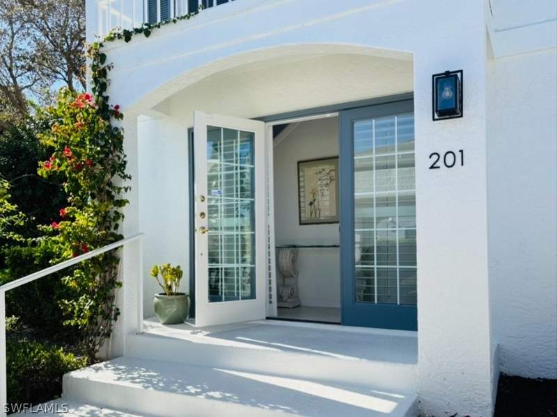 2 bedroom Condominium at 841 Tanbark Dr 201, Laurel Oaks At Pelican Bay, Naples — photo 4