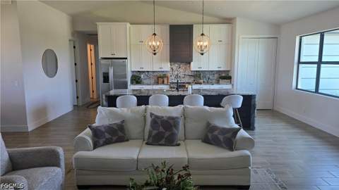 385 Paulcrest Ave, Lehigh Acres FL - photo 6 of 31