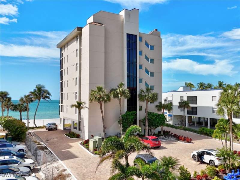 2 bedroom Condominium at 9415 Gulf Shore Dr 102, Admiralty Of Vanderbilt Beach, Naples — photo 4