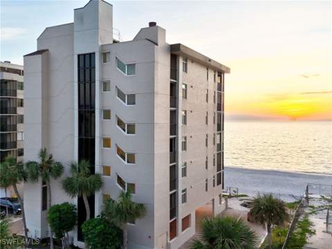 9415 Gulf Shore Dr 102, Naples FL - photo 6 of 43