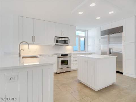 9415 Gulf Shore Dr 102, Naples FL - photo 7 of 43