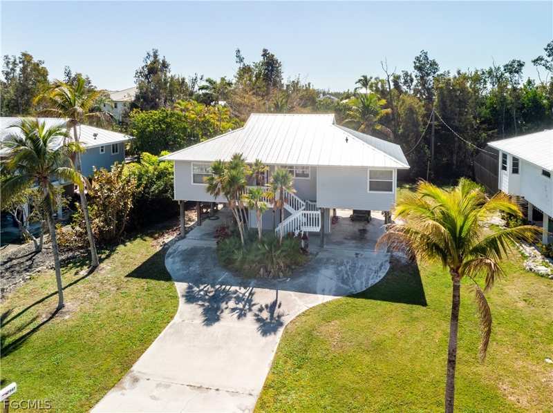 2 bedroom SingleFamilyResidence at 7947 Gabion Ct, Captains Cove, Bokeelia — photo 1