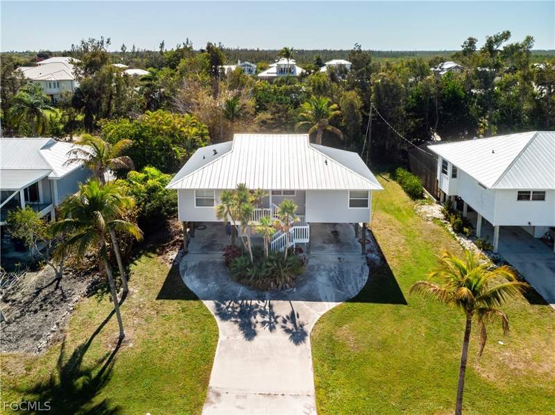2 bedroom SingleFamilyResidence at 7947 Gabion Ct, Captains Cove, Bokeelia — photo 2
