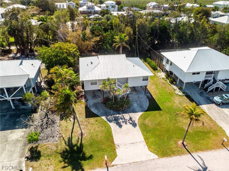 2 bedroom SingleFamilyResidence at 7947 Gabion Ct, Captains Cove, Bokeelia — photo 3