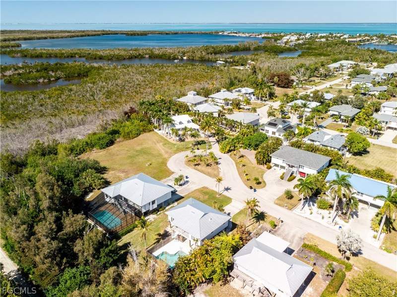 2 bedroom SingleFamilyResidence at 7947 Gabion Ct, Captains Cove, Bokeelia — photo 5