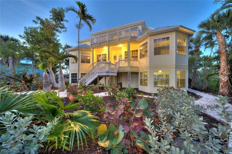 4 bedroom SingleFamilyResidence at 5810 Pine Tree Dr, Castaway Estates, Sanibel — photo 1