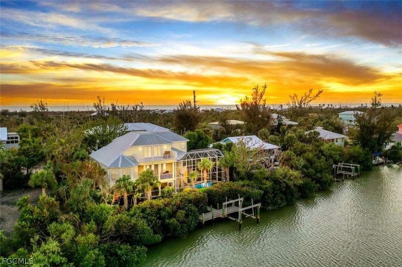 4 bedroom SingleFamilyResidence at 5810 Pine Tree Dr, Castaway Estates, Sanibel — photo 2