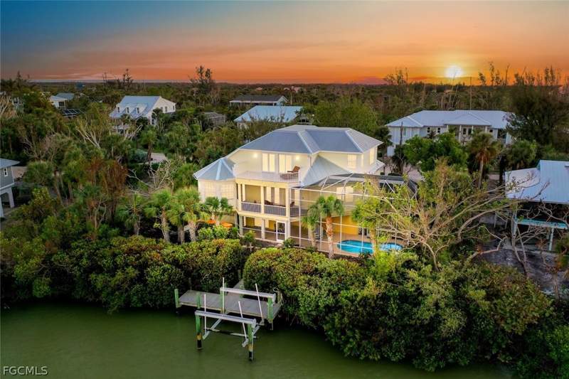 4 bedroom SingleFamilyResidence at 5810 Pine Tree Dr, Castaway Estates, Sanibel — photo 3
