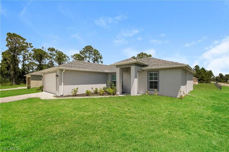 3 bedroom SingleFamilyResidence at 2900 7th St W, Lehigh Acres, Lehigh Acres — photo 2