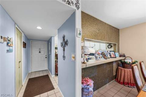9305 Lake Park Dr 102, Fort Myers FL - photo 13 of 37