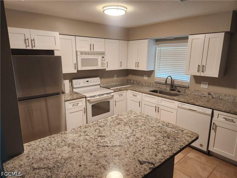 3 bedroom SingleFamilyResidence at 1402 NE 18th St, Cape Coral, Cape Coral — photo 4
