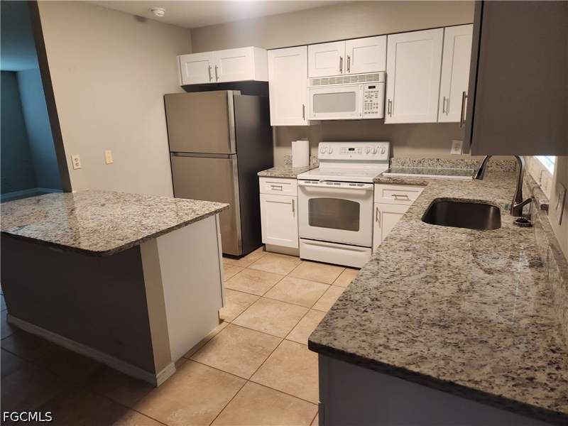 3 bedroom SingleFamilyResidence at 1402 NE 18th St, Cape Coral, Cape Coral — photo 5