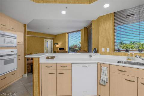 7225 Pelican Bay Blvd 402, Naples FL - photo 11 of 38