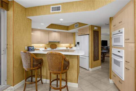 7225 Pelican Bay Blvd 402, Naples FL - photo 14 of 38