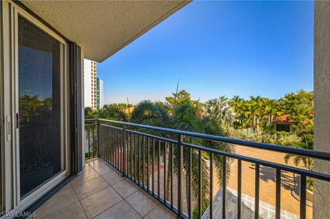 7225 Pelican Bay Blvd 402, Naples FL - photo 18 of 38
