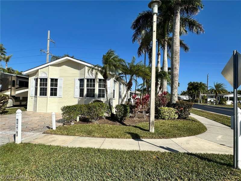 2 bedroom ManufacturedHome at 1671 Diamond Lake Cir, Silver Lakes, Naples — photo 1