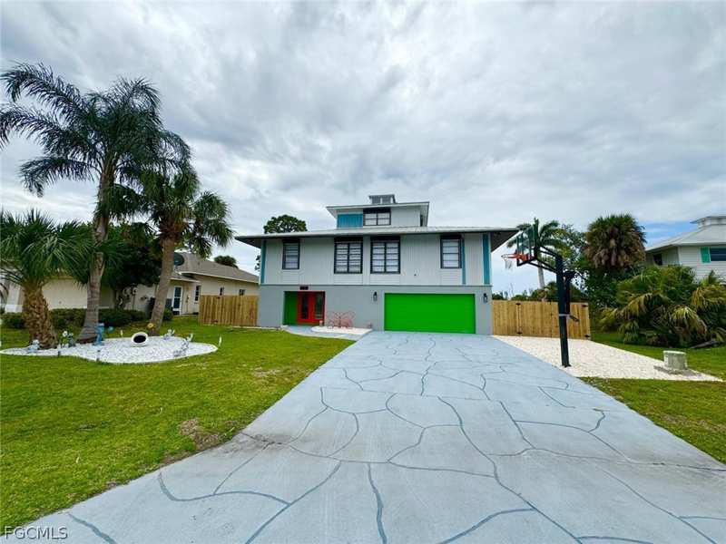 3 bedroom SingleFamilyResidence at 14271 Sandarac Dr, Alden Pines, Bokeelia — photo 1