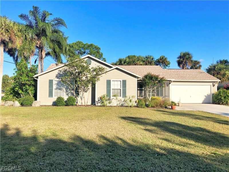 3 bedroom SingleFamilyResidence at 32 Lincoln Ave, Lehigh Acres, Lehigh Acres — photo 1